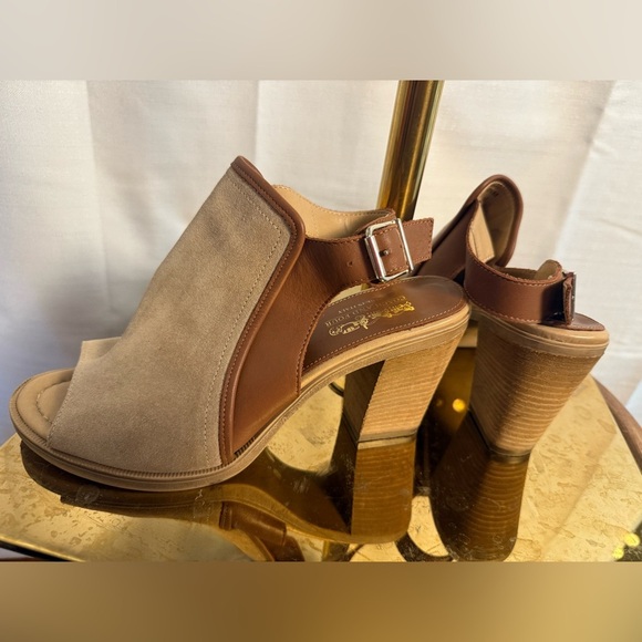 Coach and Four Tan and Brown Sandals with Slingback Strap - Picture 1 of 9